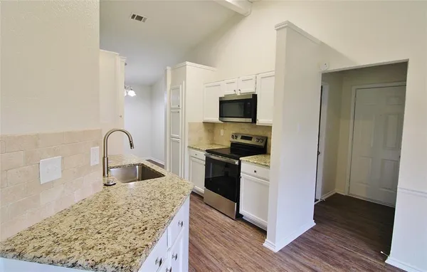 $2,095 | 1103 Hemlock Court, DeSoto, TX 75115