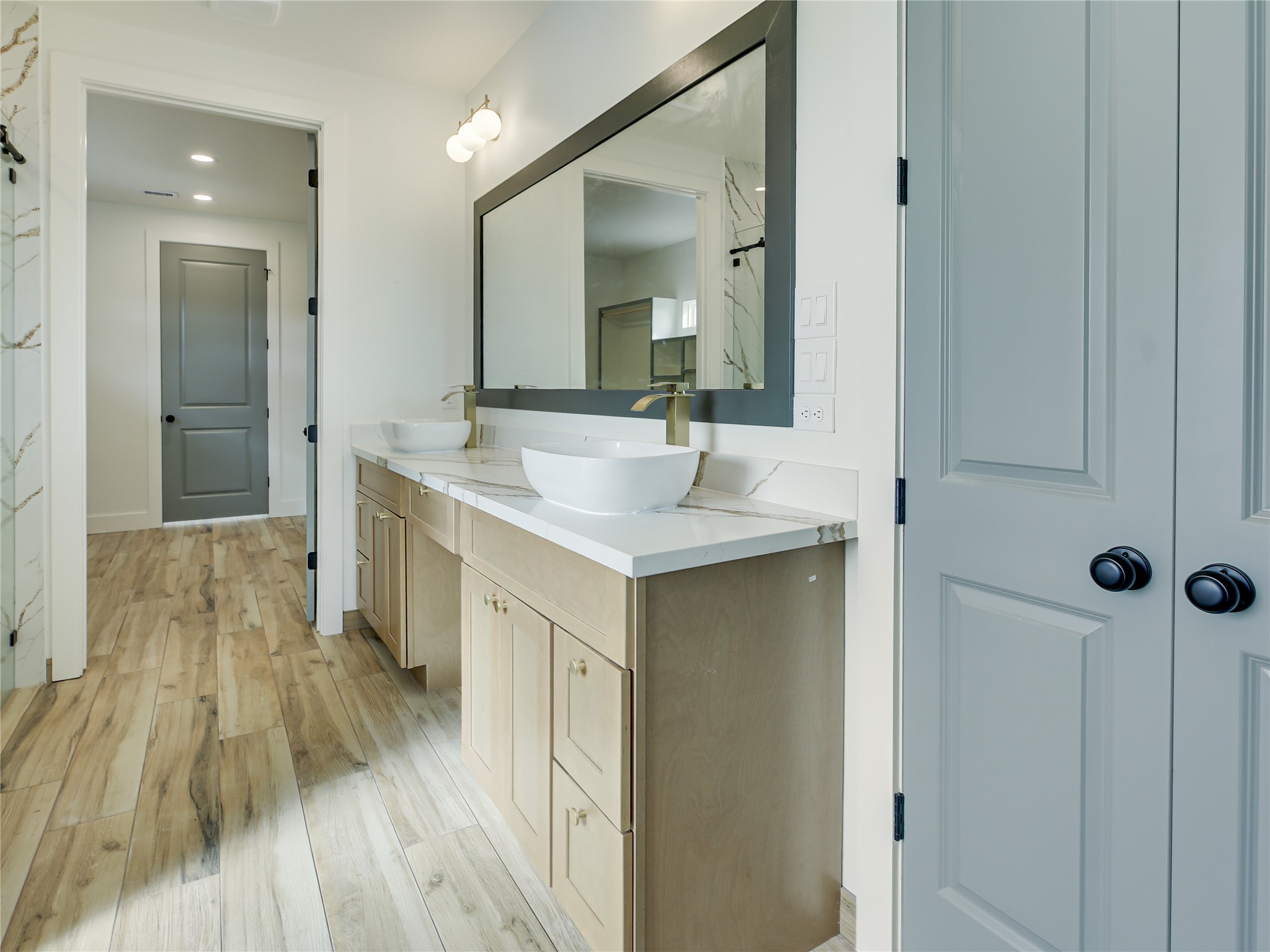 643 Chuckwagon Trail Angleton, TX 77515 - Photo 20 of 37 Customized mirror