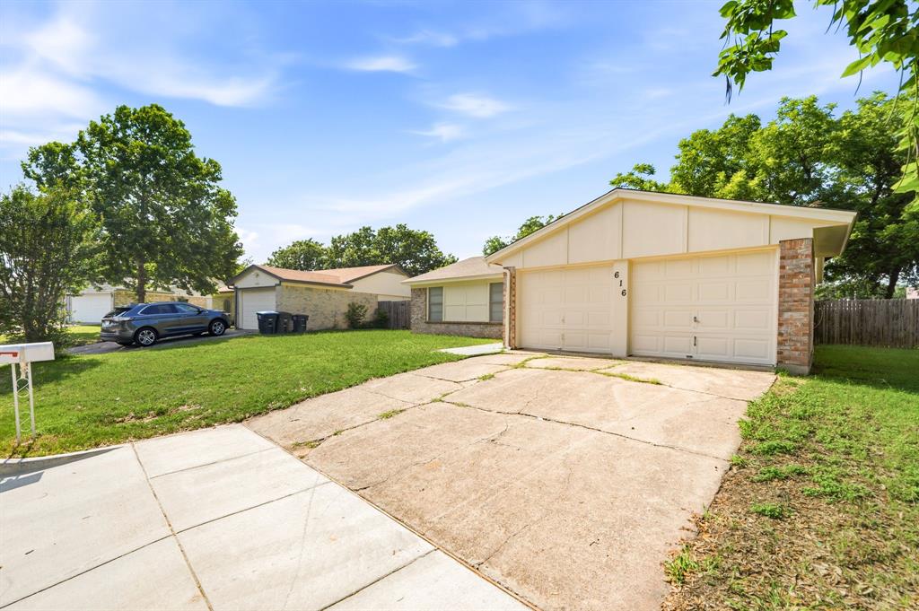 616 Reveille Road Fort Worth, TX 76108 - Photo 3 of 26
