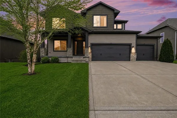 $559,900 | 4212 Southwest Stoney Brook Drive, Lee's Summit, MO 64082