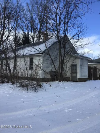 $1,050,000 | 546-548 Maple Avenue, Wilton, NY 12866