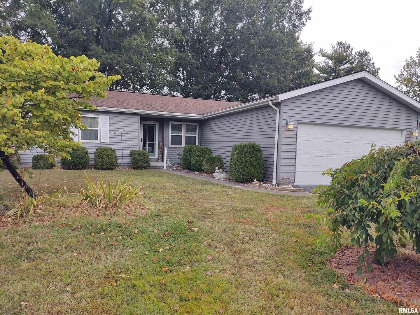 110 Stork Street Anna, IL 62906 - Photo 1 of 27 a front view of a house with garden