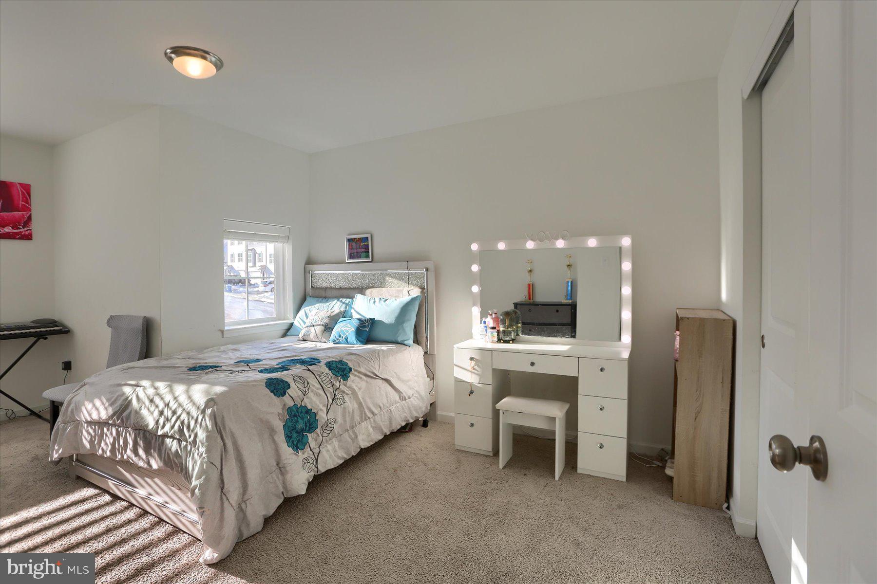 110 Emma Circle Harrisburg, PA 17112 - Photo 23 of 32 a bedroom with a bed and a table