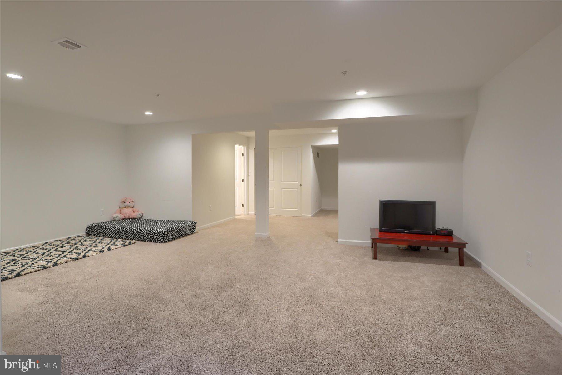 110 Emma Circle Harrisburg, PA 17112 - Photo 28 of 32 a bedroom with a bed and a chair