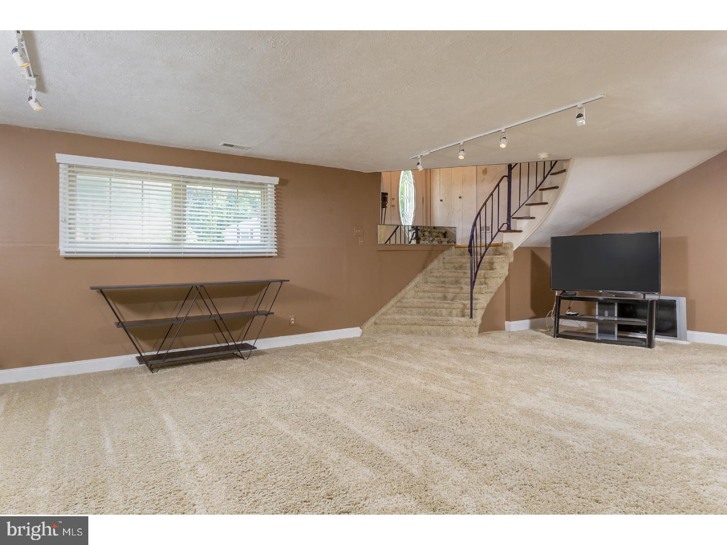 38 Clemson Road Cherry Hill, NJ 08034 - Photo 16 of 25 Family Room