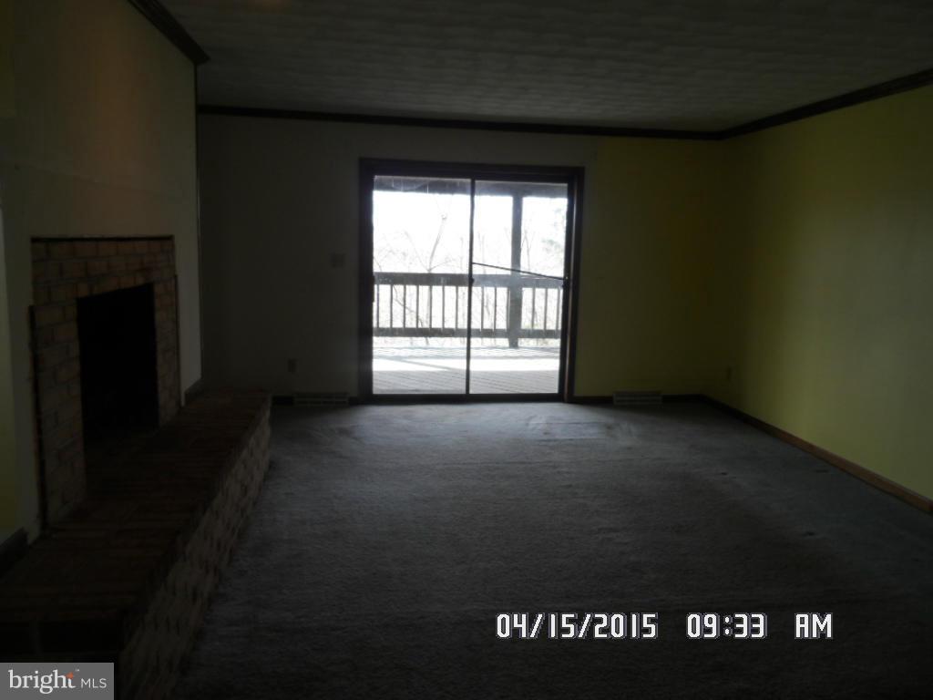 2101 Tyrone Road Westminster, MD 21158 - Photo 7 of 22 Living Room