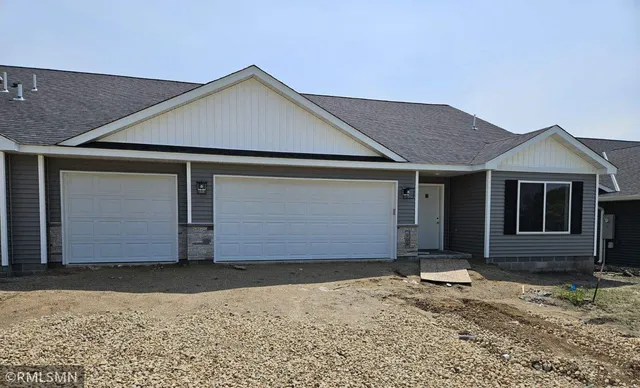$329,900 | 912 Katelyn Circle, Montgomery, MN 56069