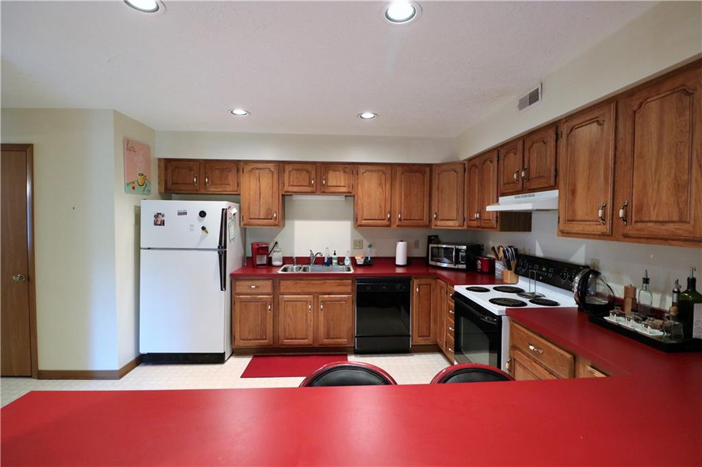520 Spring Run Drive Monroeville, PA 15146 - Photo 8 of 25 Gallery Image 8