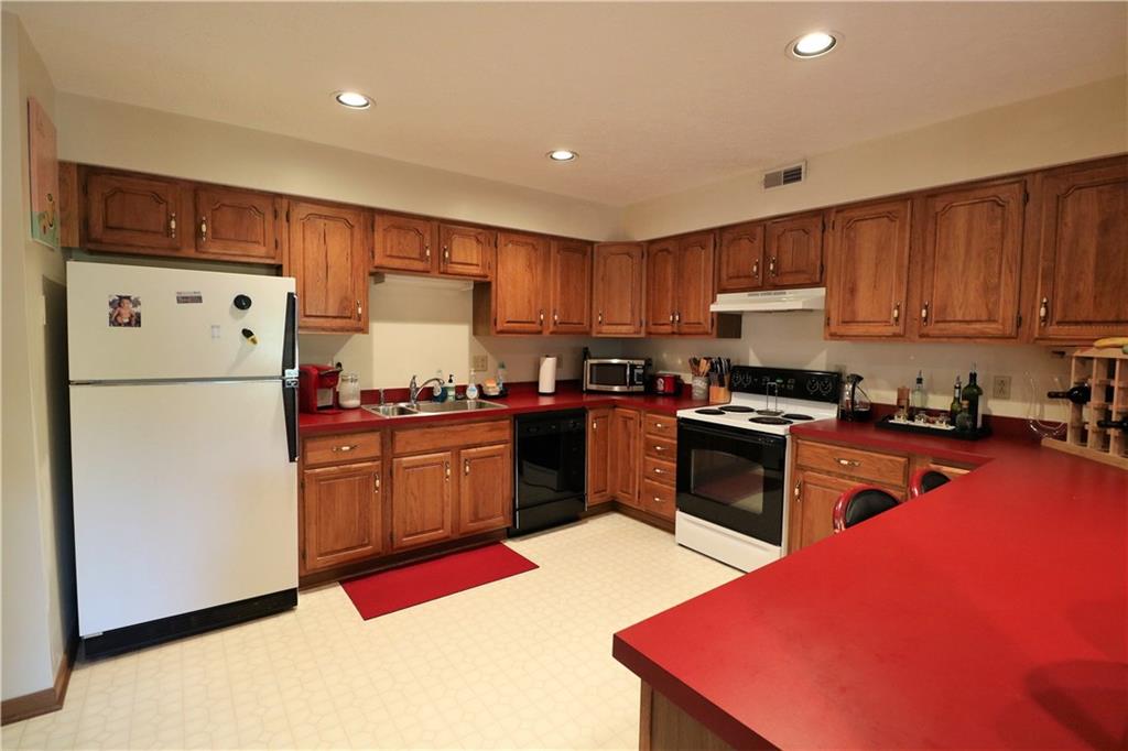520 Spring Run Drive Monroeville, PA 15146 - Photo 9 of 25 Gallery Image 9