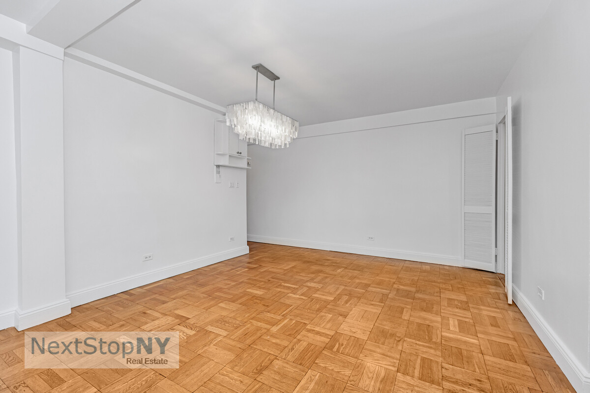 241 East 76th Street, Unit 4I Manhattan, NY 10021 - Photo 8 of 11 a view of an empty room
