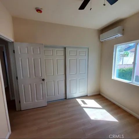 a view of entryway with window