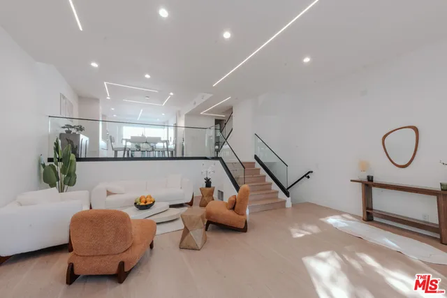 $1,499,000 | 4622 Glencoe Avenue, Unit 4, Marina del Rey, CA 90292