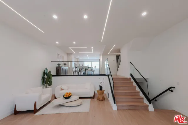 $1,499,000 | 4622 Glencoe Avenue, Unit 4, Marina del Rey, CA 90292