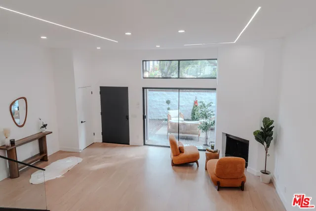 $1,499,000 | 4622 Glencoe Avenue, Unit 4, Marina del Rey, CA 90292