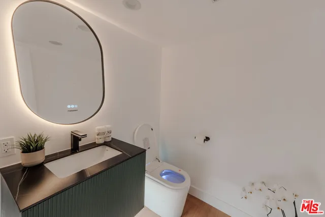 $1,499,000 | 4622 Glencoe Avenue, Unit 4, Marina del Rey, CA 90292