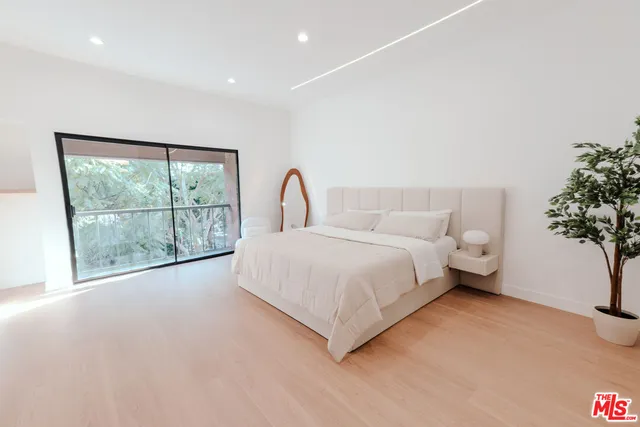 $1,499,000 | 4622 Glencoe Avenue, Unit 4, Marina del Rey, CA 90292