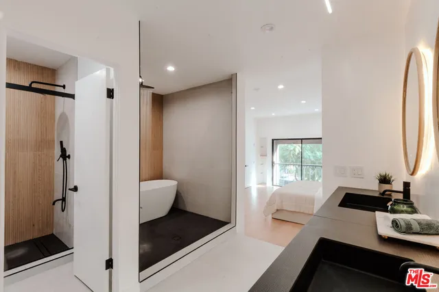 $1,499,000 | 4622 Glencoe Avenue, Unit 4, Marina del Rey, CA 90292