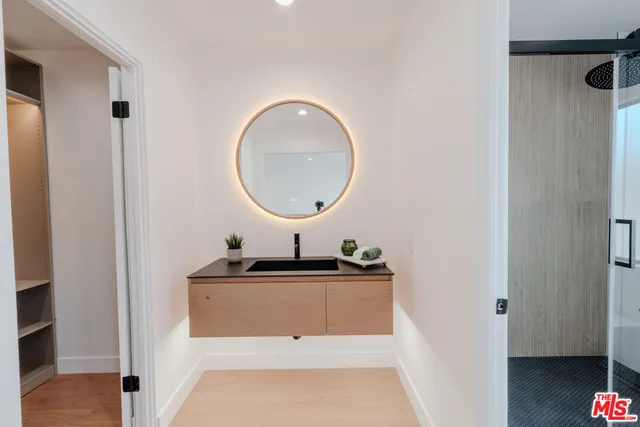 $1,499,000 | 4622 Glencoe Avenue, Unit 4, Marina del Rey, CA 90292