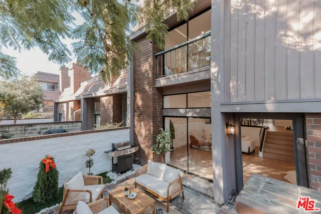 $1,499,000 | 4622 Glencoe Avenue, Unit 4, Marina del Rey, CA 90292