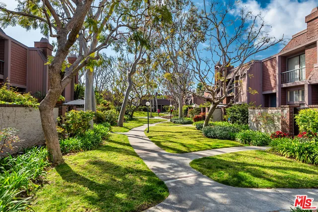 $1,499,000 | 4622 Glencoe Avenue, Unit 4, Marina del Rey, CA 90292