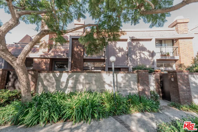 $1,499,000 | 4622 Glencoe Avenue, Unit 4, Marina del Rey, CA 90292