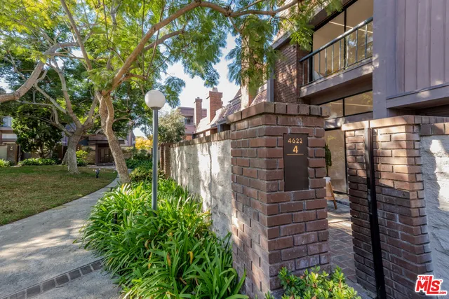 $1,499,000 | 4622 Glencoe Avenue, Unit 4, Marina del Rey, CA 90292