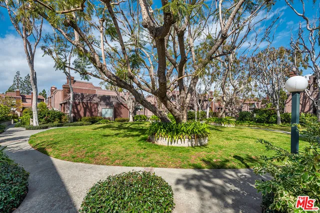 $1,499,000 | 4622 Glencoe Avenue, Unit 4, Marina del Rey, CA 90292