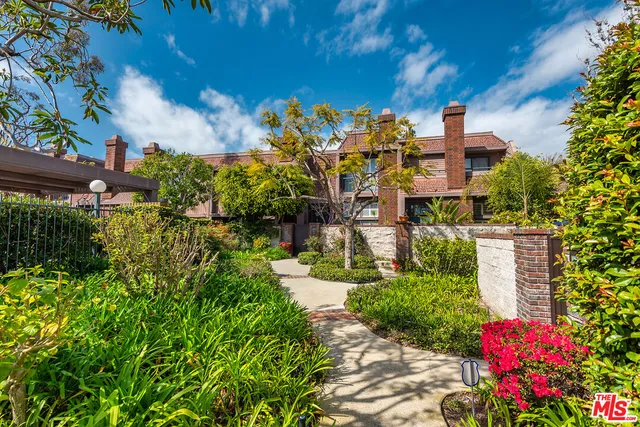 $1,499,000 | 4622 Glencoe Avenue, Unit 4, Marina del Rey, CA 90292