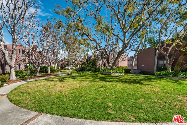 $1,499,000 | 4622 Glencoe Avenue, Unit 4, Marina del Rey, CA 90292