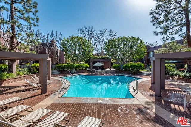 $1,499,000 | 4622 Glencoe Avenue, Unit 4, Marina del Rey, CA 90292