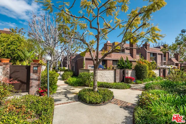 $1,499,000 | 4622 Glencoe Avenue, Unit 4, Marina del Rey, CA 90292