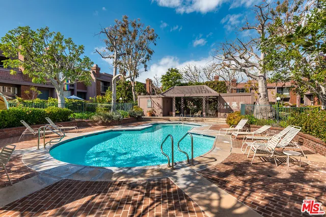 $1,499,000 | 4622 Glencoe Avenue, Unit 4, Marina del Rey, CA 90292