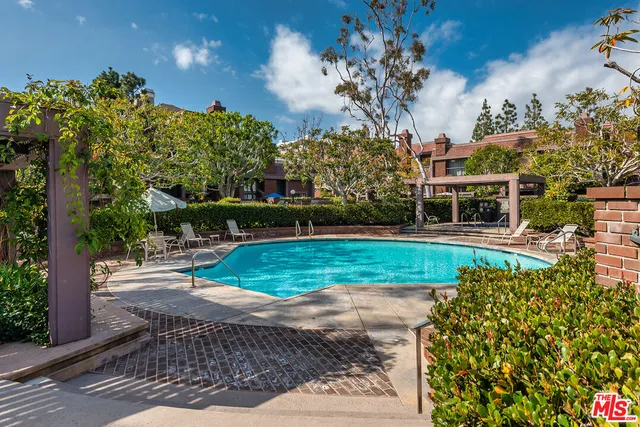 $1,499,000 | 4622 Glencoe Avenue, Unit 4, Marina del Rey, CA 90292