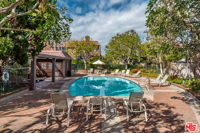 $1,499,000 | 4622 Glencoe Avenue, Unit 4, Marina del Rey, CA 90292