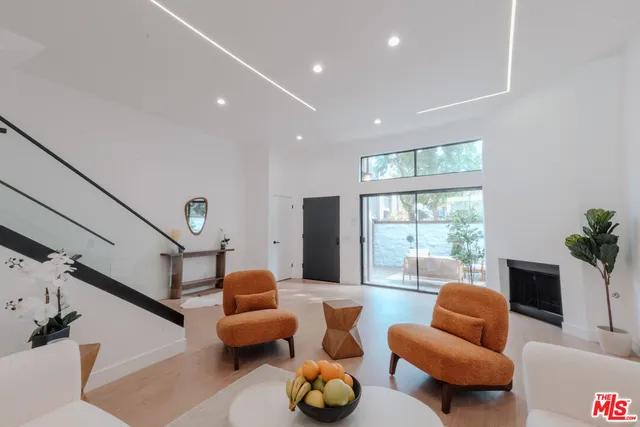 $1,499,000 | 4622 Glencoe Avenue, Unit 4, Marina del Rey, CA 90292