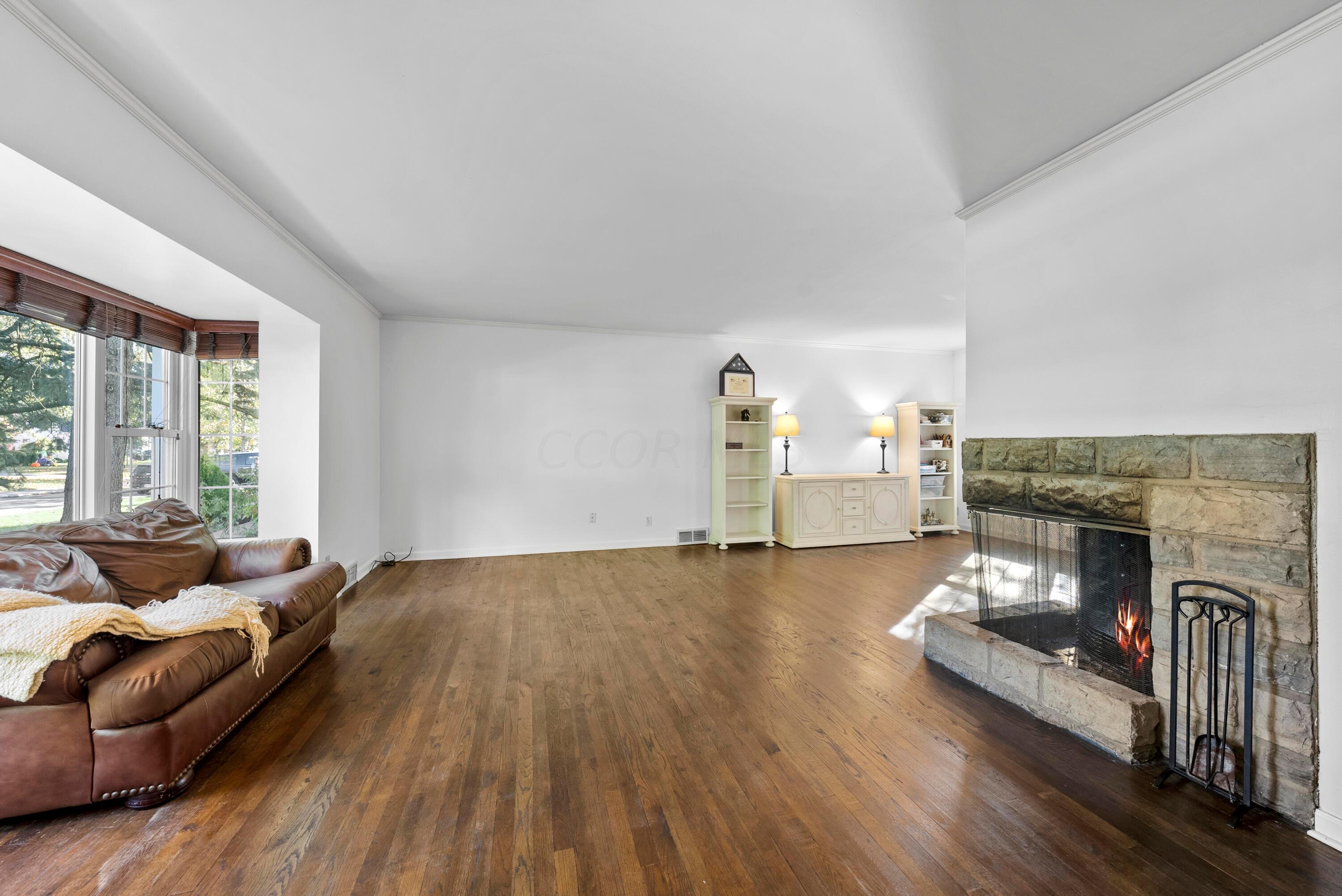 2561 Chester Road Upper Arlington, OH 43221 - Photo 5 of 38 Spacious Living Room
