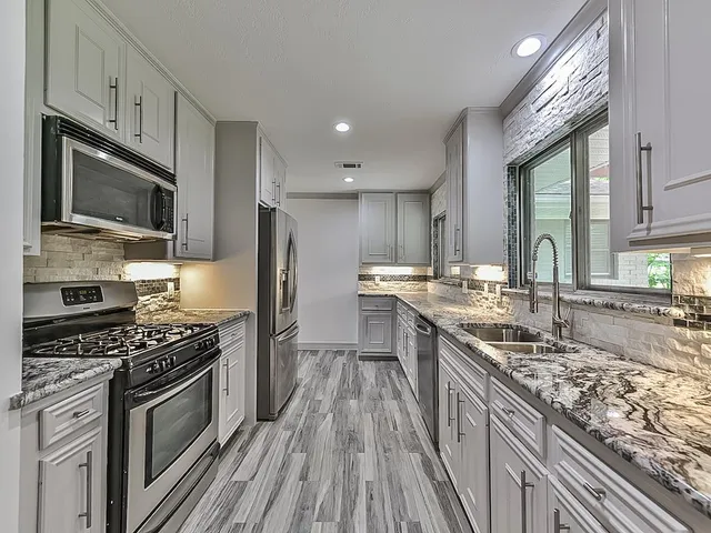 $2,350 | 8610 Bob White Drive, Houston, TX 77074