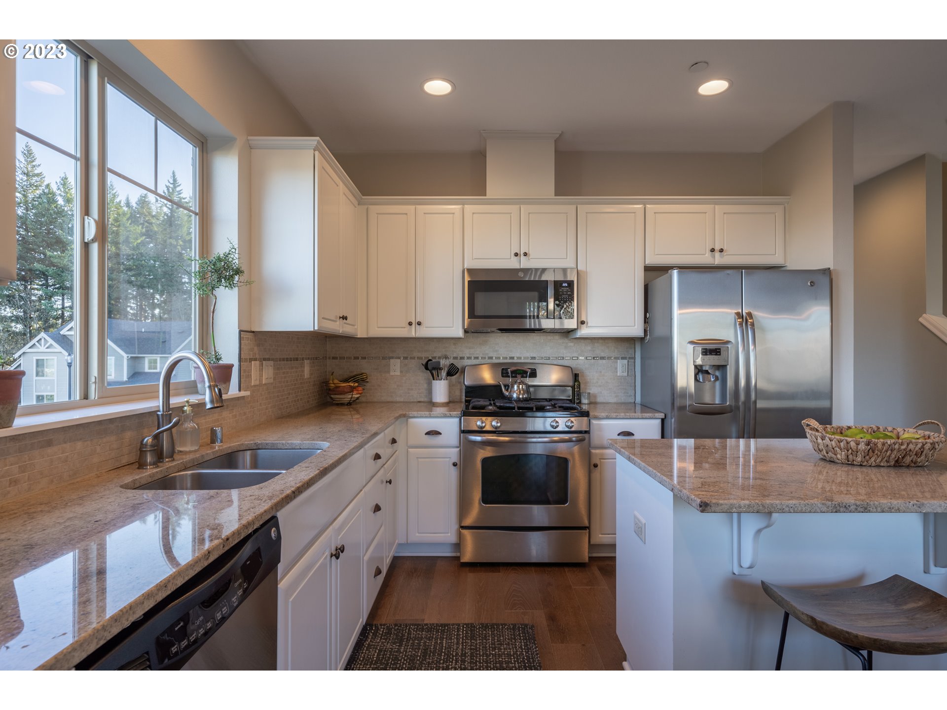 2909 Northwest Hill Street Camas, WA 98607 - Photo 10 of 42 a kitchen with kitchen island granite countertop a sink stove and refrigerator