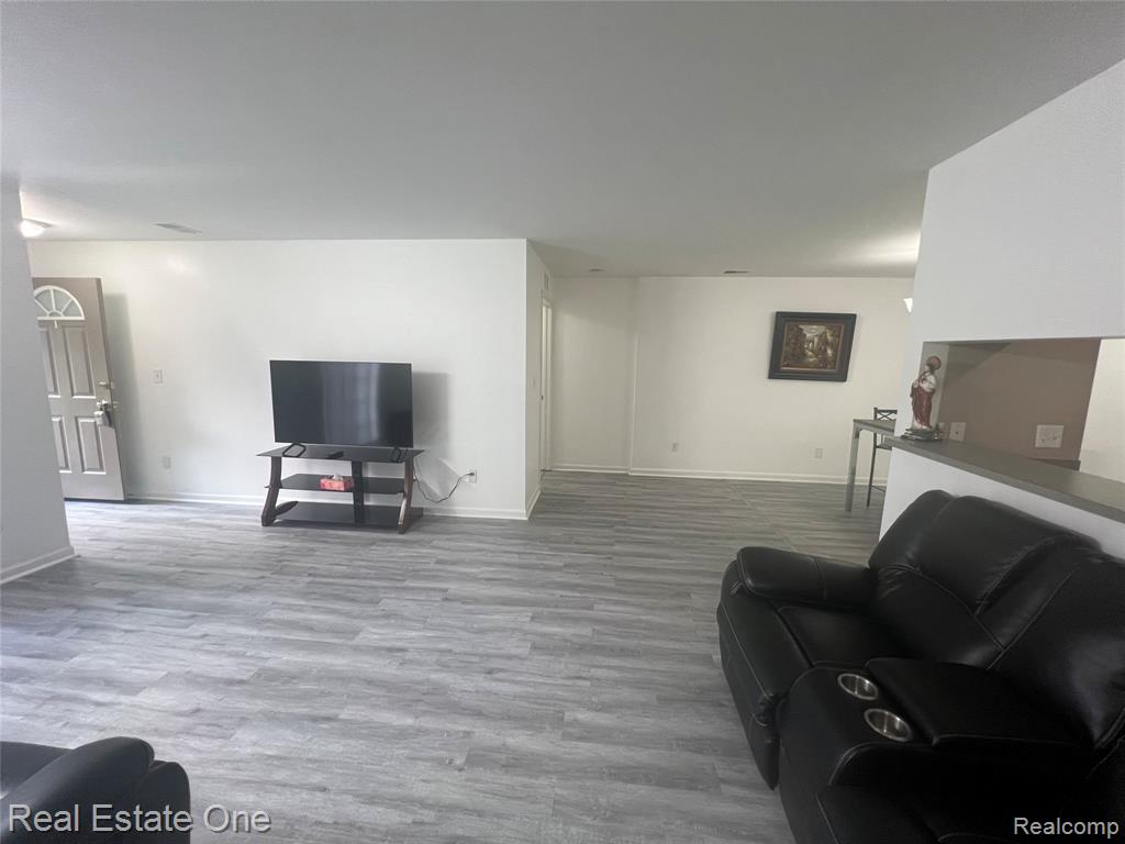 20656 Dunham Road Clinton Township, MI 48038 - Photo 8 of 36