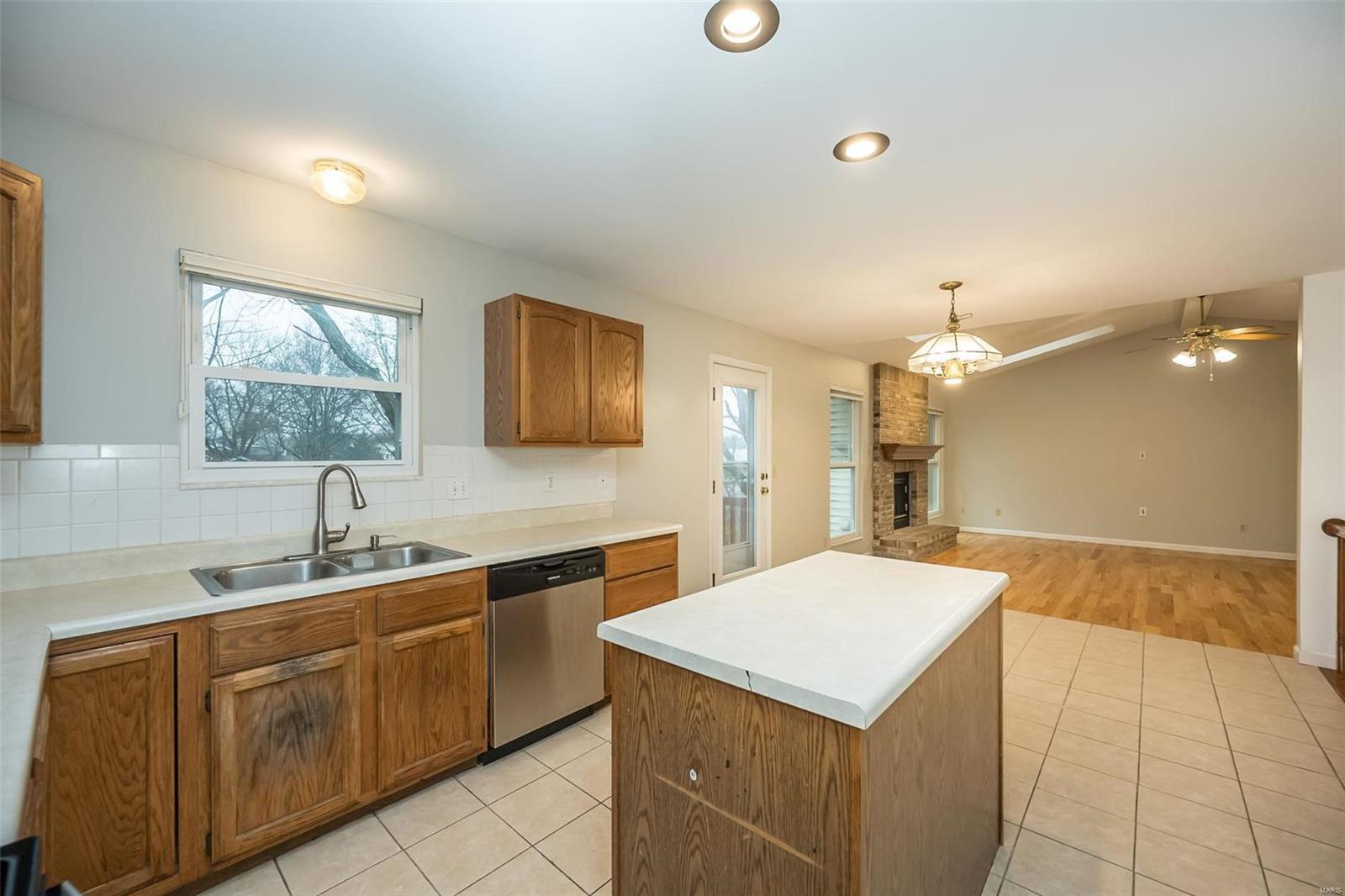 591 Prentice Drive St. Peters, MO 63376 - Photo 9 of 28