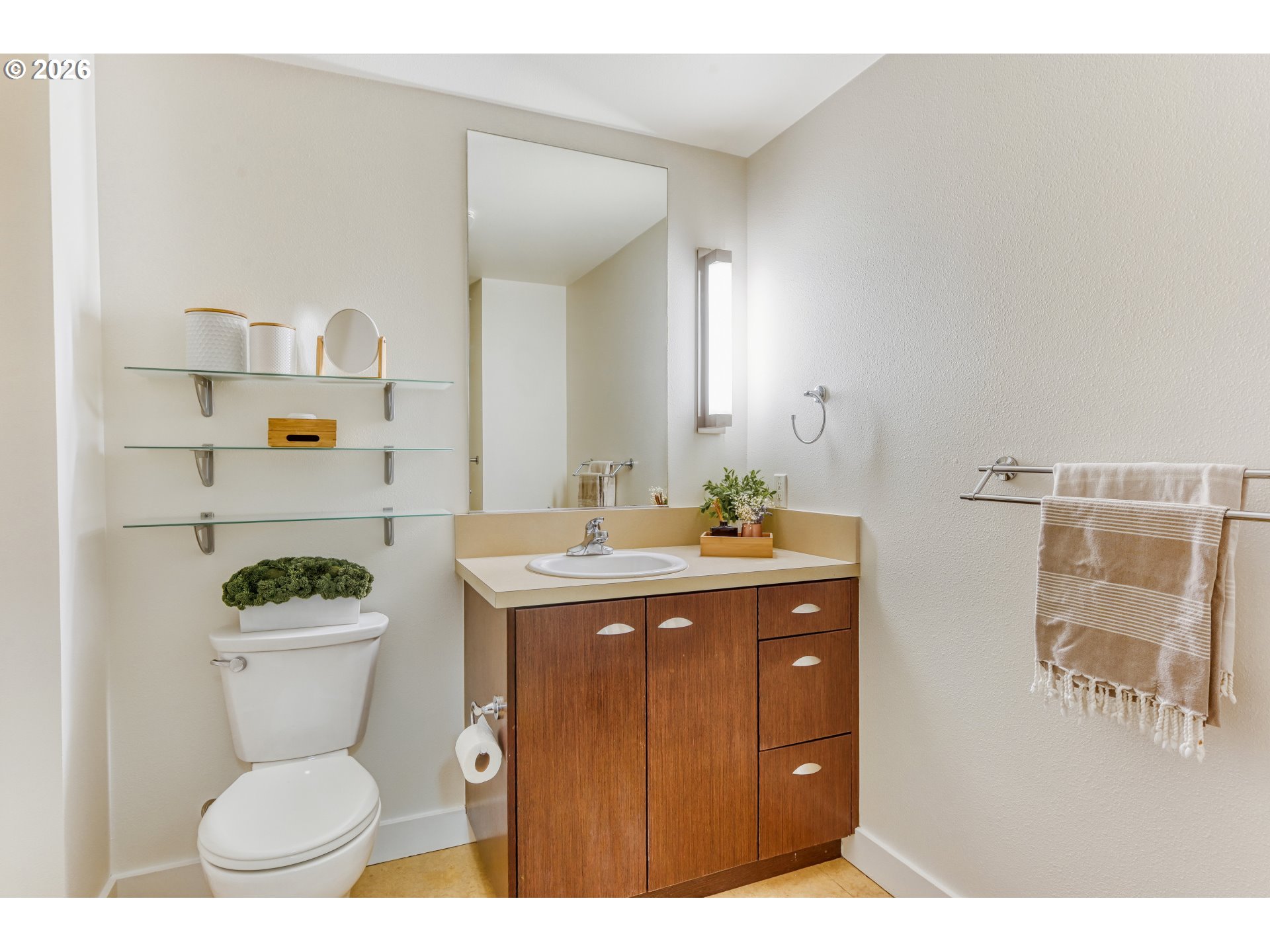 3970 North Interstate Avenue, Unit 307 Portland, OR 97227 - Photo 18 of 23 Bathroom