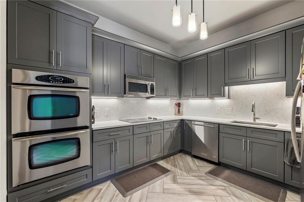 3445 Stratford Road Northeast, Unit 3105 Atlanta, GA 30326 - Photo 6 of 47 a kitchen with sink a microwave and cabinets