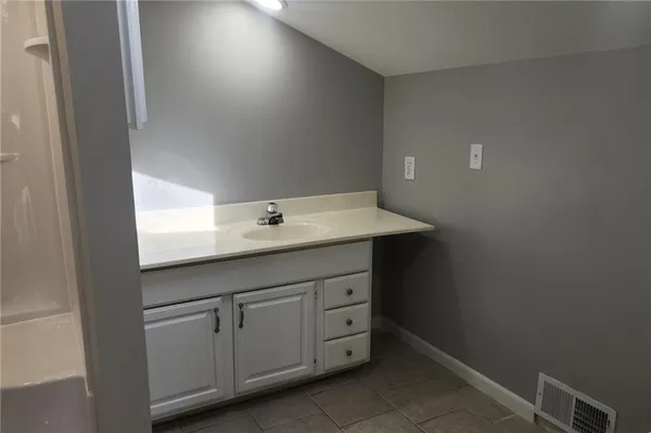 $194,900 | 208 Main Street, Osawatomie, KS 66064