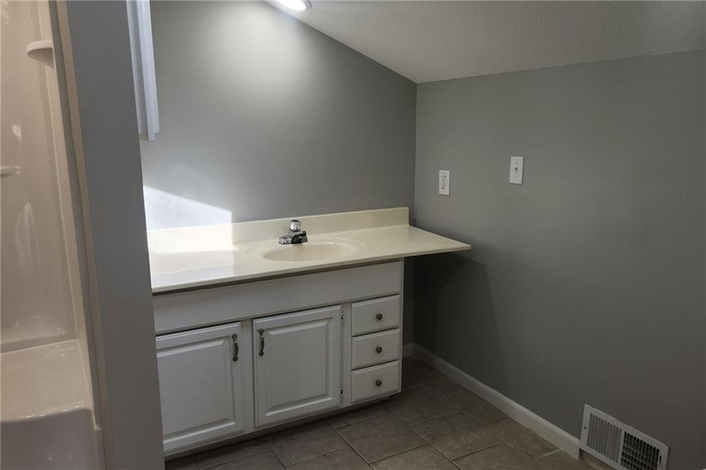 208 Main Street Osawatomie, KS 66064 - Photo 28 of 41