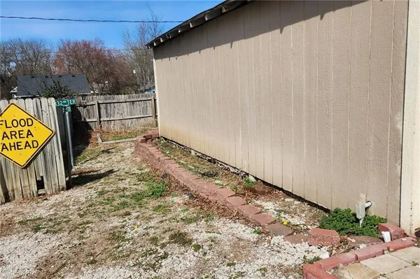 $194,900 | 208 Main Street, Osawatomie, KS 66064