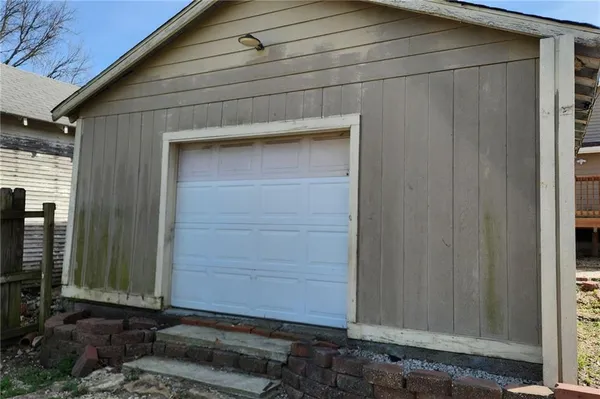 $194,900 | 208 Main Street, Osawatomie, KS 66064
