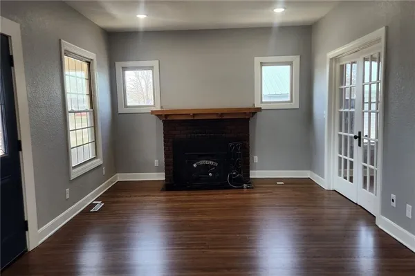 $194,900 | 208 Main Street, Osawatomie, KS 66064