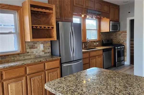 $194,900 | 208 Main Street, Osawatomie, KS 66064