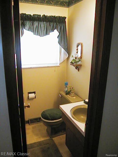 1180 Porter Road White Lake, MI 48383 - Photo 15 of 24 1st Floor Lav