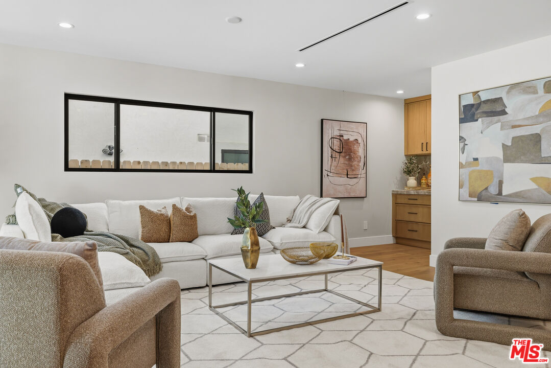 5032 Bluebell Avenue Valley Village, CA 91607 - Photo 25 of 75